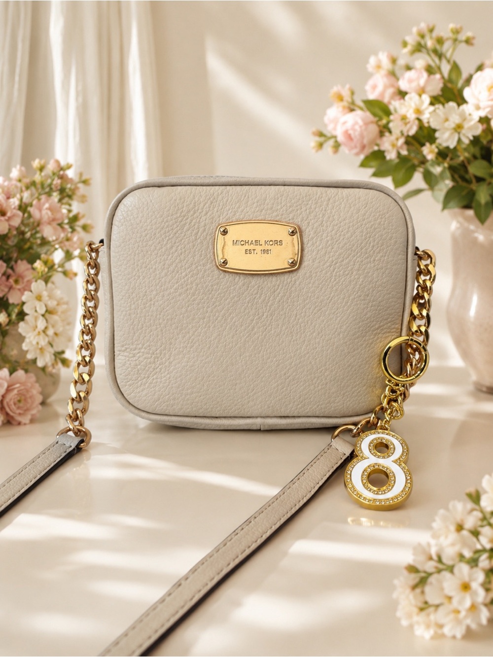 MICHAEL KORS Keychain - Bag Charm LUCKY 8 in White Enamel-Gold. MK Accessories